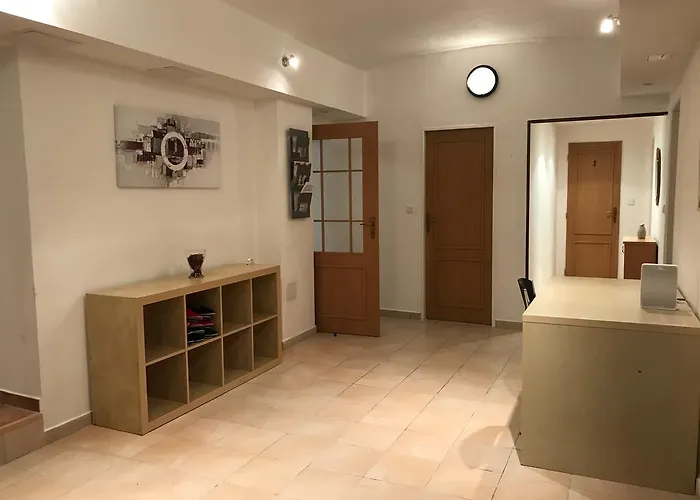 比尔拉得泰伯大型家庭基地公寓 布拉格