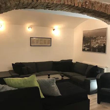 Apartment Big Homebase With Billardtable